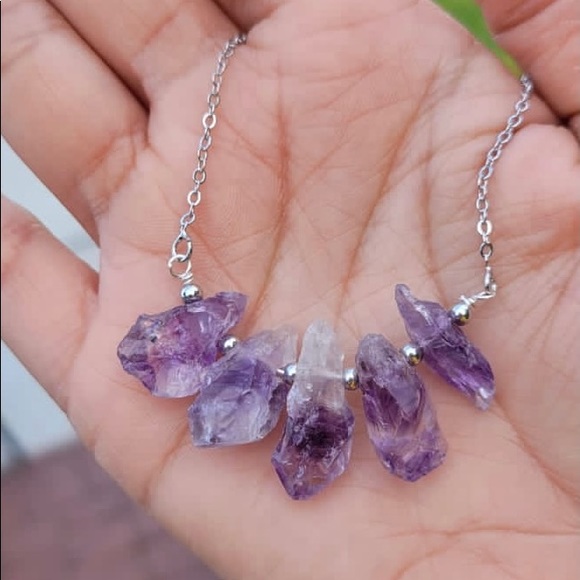 Raw Amethyst crystal necklace - Picture 6 of 10